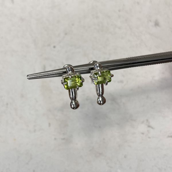 EXTENDED STUDS; PERIDOT