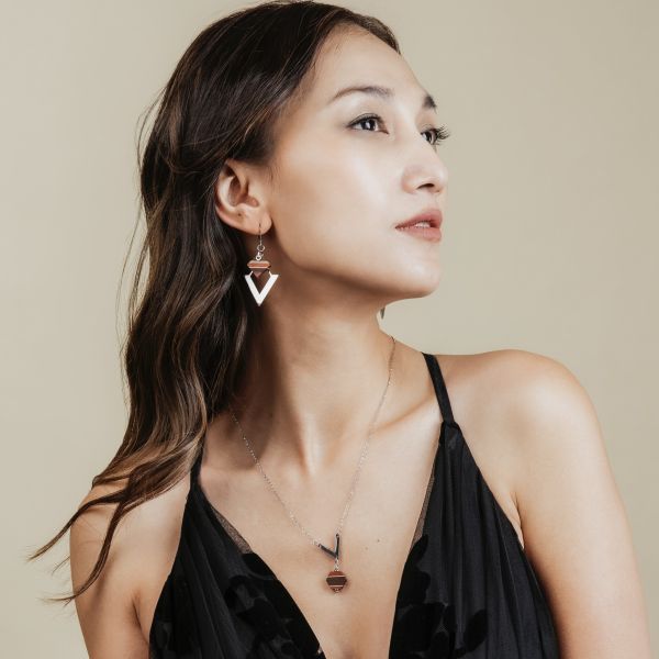 Mid length necklace | Medalha