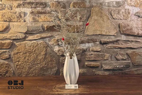 Flake Series – Large Vase in Ivory White