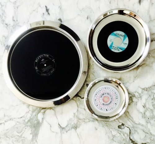 Table-turning trays