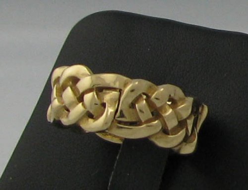 Celtic Knot Motif Wedding Band