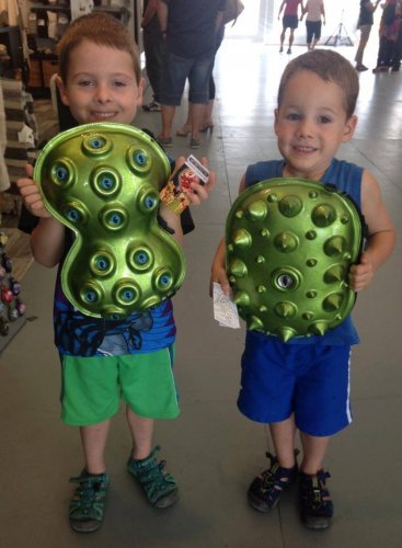 Aliens are the best friends!